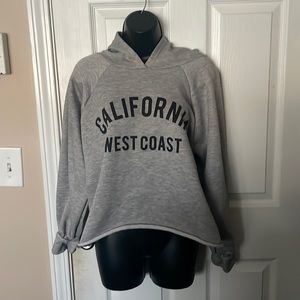 Good Condition Boohoo Heather Gray Cropped Raw-Hem Sweatshirt: Size 10.